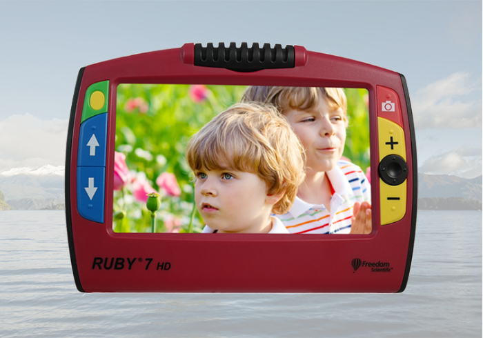 immagine rappresentante Ruby 7 HD mentre ingrandisce 